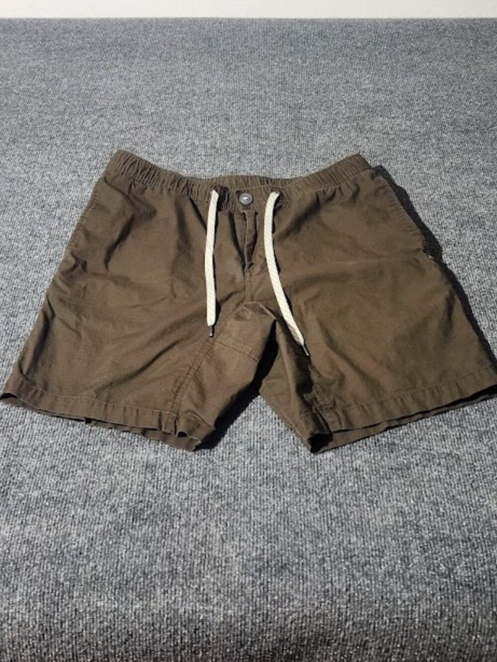 Vuori Men's Ripstop Elastic Waist Shorts in size L